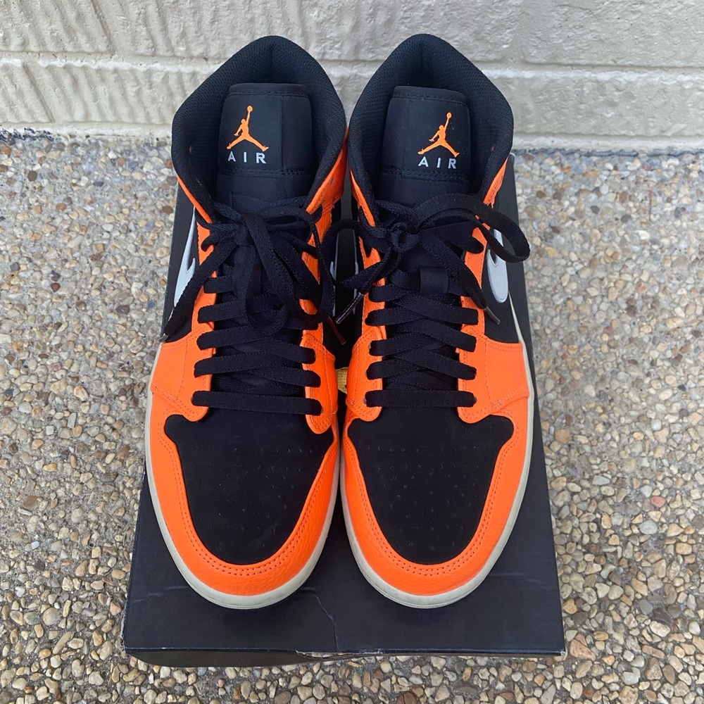 Air Jordan 1 Mid